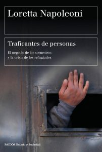 Traficantes de personas. El negocio de los secuestros y la crisis de los refugiados Loretta Napoleoni, Paidós, 2016.