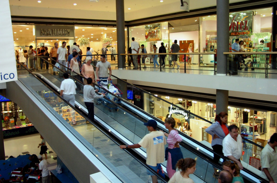La afluencia en centros comerciales ha aumentado escalonadamente respecto a 2021