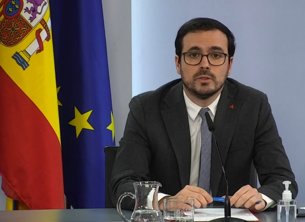 El ministro Garzón defiende su campaña para reducir el consumo de carne roja