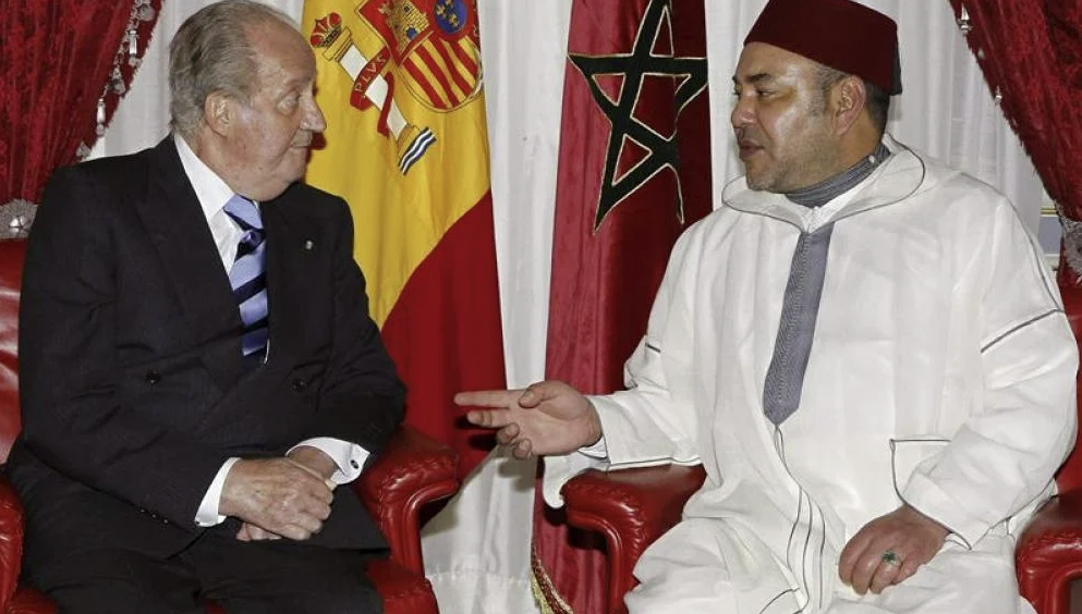 Juan Carlos I y el rey del Marruecos Mohamed VI durante una reunión bilateral