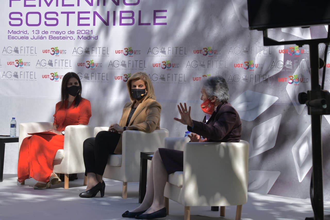 De izquierda a derecha, Paula Ruiz, Fátima Báñez y Matilde Fernández, foto Agustín Millán