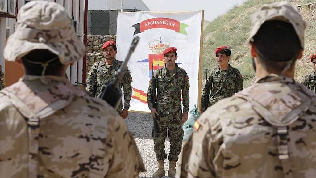 El Gobierno de Aznar ocultó el envío de toneladas de armas al Ejército afgano