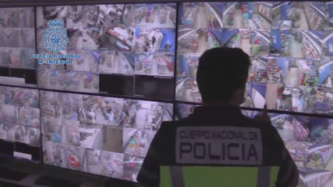 La Policía muestra las cámaras desde donde se vigilaba día y noche a estos emigrantes sin papeles