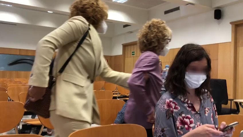 Irune saca a su madre de la sala por indicación de la juez al sufrir un ataque de ansiedad