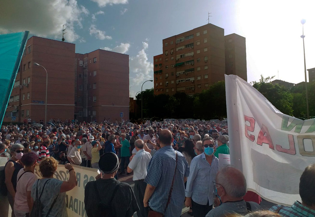 Protesta en el centro de salud de Villaverde en Madrid