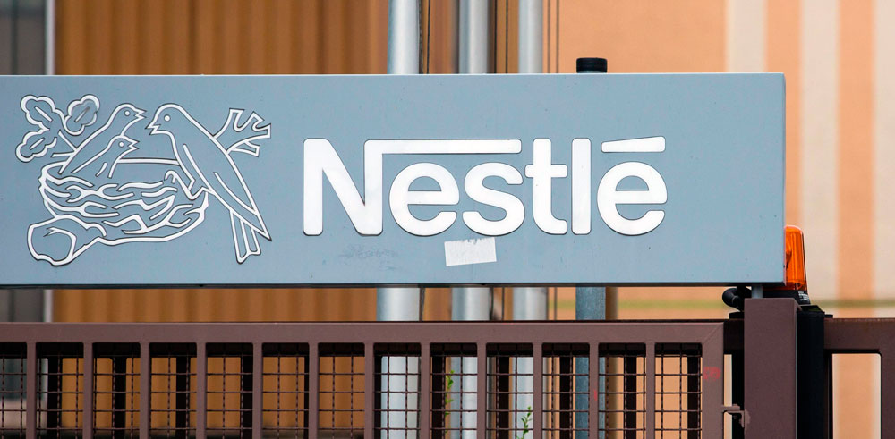 Puerta de acceso a las oficinas de Nestle