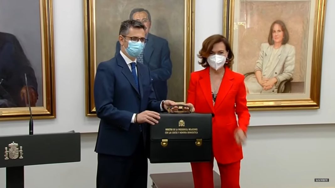 Carmen Calvo traspasa la cartera de Presidencia a Félix Bolaños