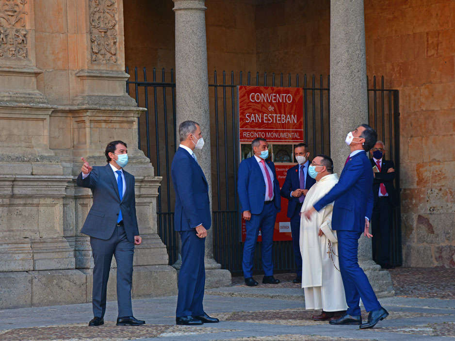 oto-del-Rey-Felipe-VI-con-el-presidente-del-Gobierno-y-el-de-la-Junta-de-Cy-L-en-la-Cumbre-Presidentes-en-Salamanca-foto-Agustin-Millan