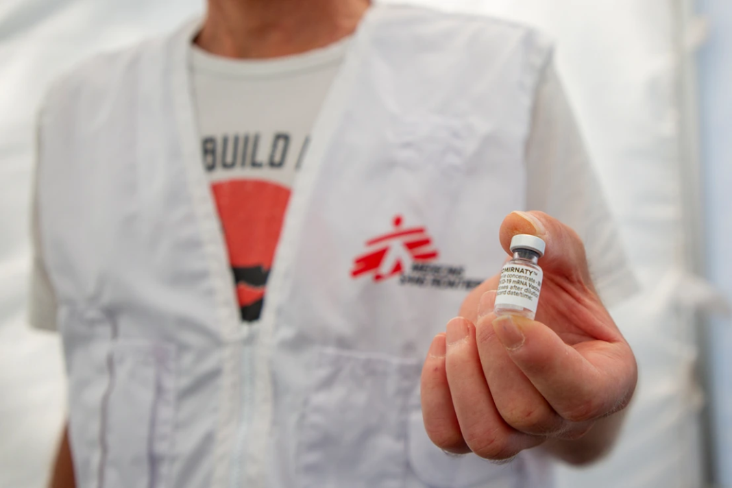MSF insta a Pfizer-BioNTech a compartir su tecnología de ARNm para impulsar la producción global de vacunas COVID-19
