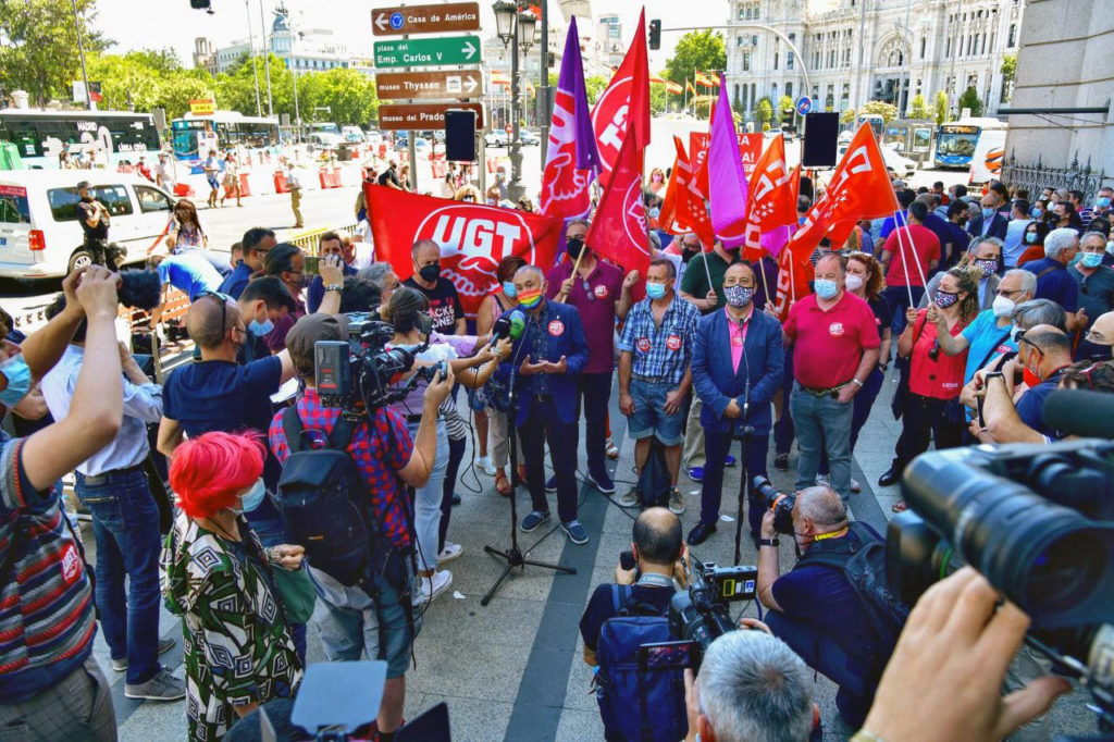 UGT y CCOO en la concentración a las puertas del Banco de España, foto Agustín Millán