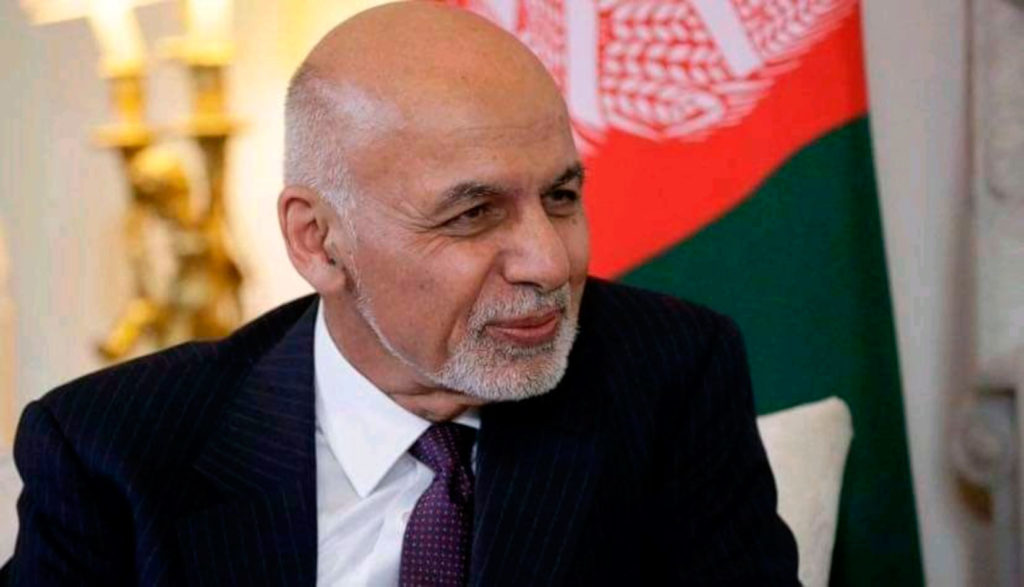 El presidente Ashraf Ghani abandonó Afganistán a media tarde del domingo