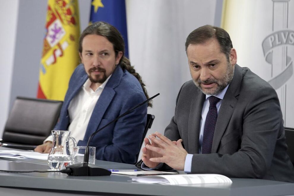 Igleisas-y-Abalos-en-una-rueda-de-prensa-tras-el-Consejo-de-Ministros-cuando-ambos-eran-miembros-del-Gobierno-de-Espana