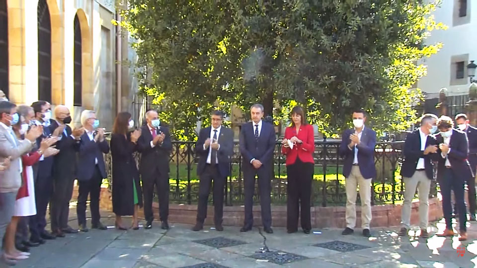 Zapatero y Patxi López conmemoran hoy ante el árbol de Gernika los 10 años sin ETA