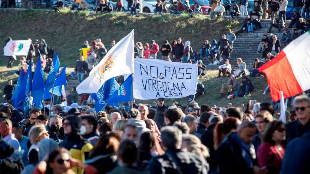 Una manifestación antivacunas y contra el pasaporte covid en Italia.