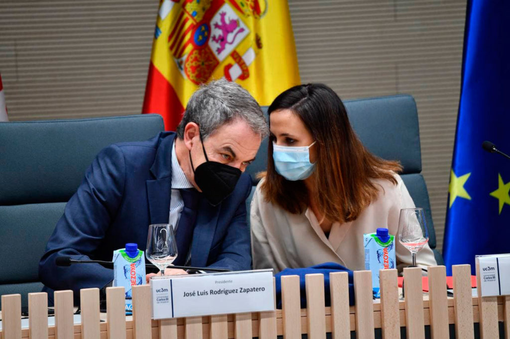 El expresidente del Gobierno, Zapatero y la ministra de Derechos Sociales y Agenda 2030, Belarra, Foto Agustín Millán