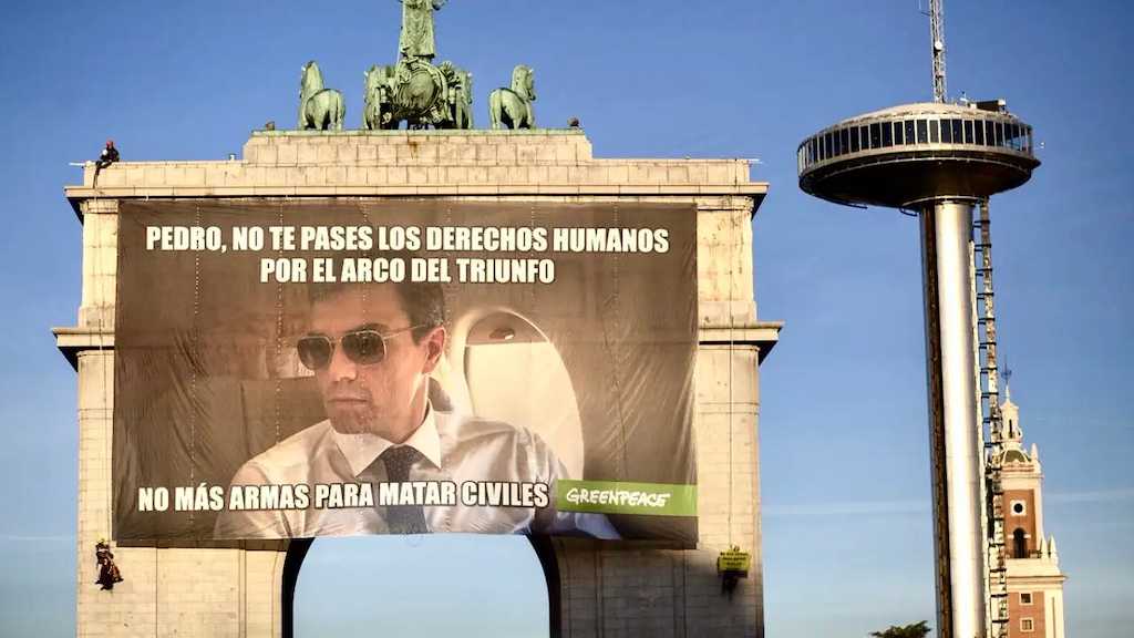 Una campaña de Greenpeace contra Pedro Sánchez.