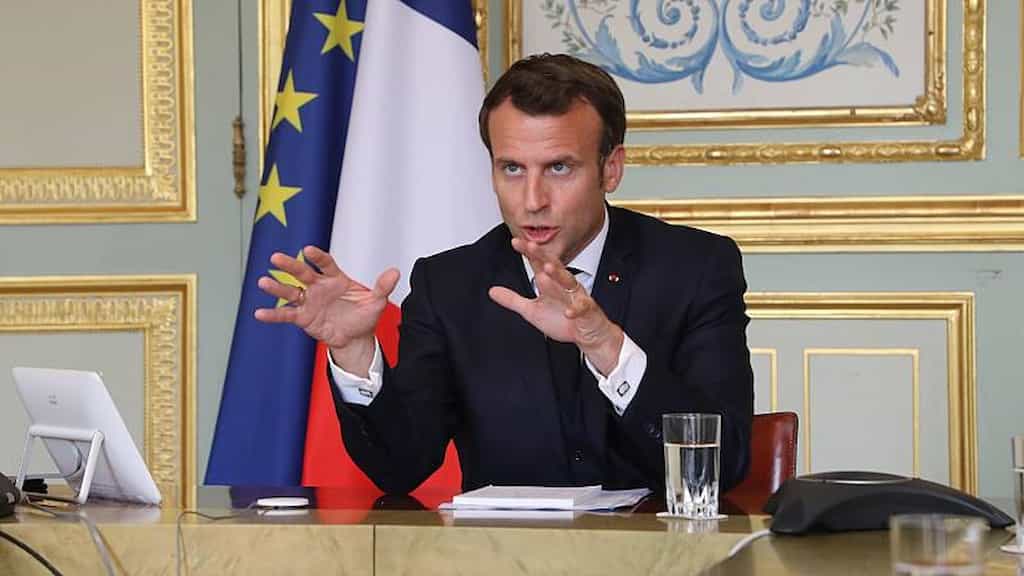 Emmanuel Macron limitará el acceso a restaurantes, cafés, cines o teatros a los no vacunados.