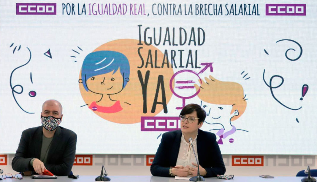 La secretaria confederal de Mujeres, Igualdad y Condiciones de trabajo de CCOO, Carolina Vidal, y el secretario general de CCOO, Unai Sordo, han presentado el informe sobre la brecha salarial