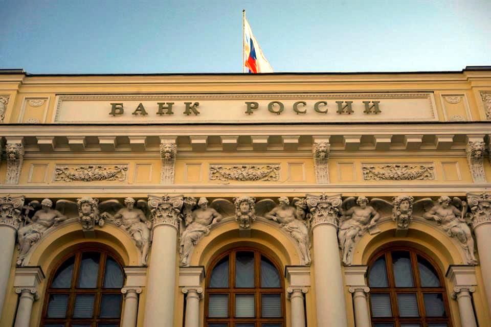 La UE podría aliviar las sanciones a los bancos rusos para permitir el comercio de alimentos