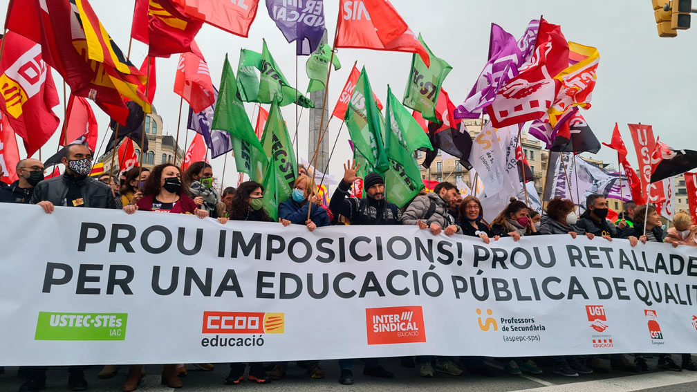 Manifestación masiva en la huelga de la educación en Cataluña