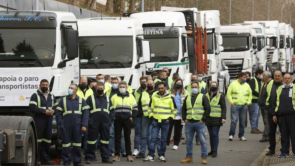Imagen de la huelga de profesionales del transporte. Las derechas reclaman una bajada en los impuestos.