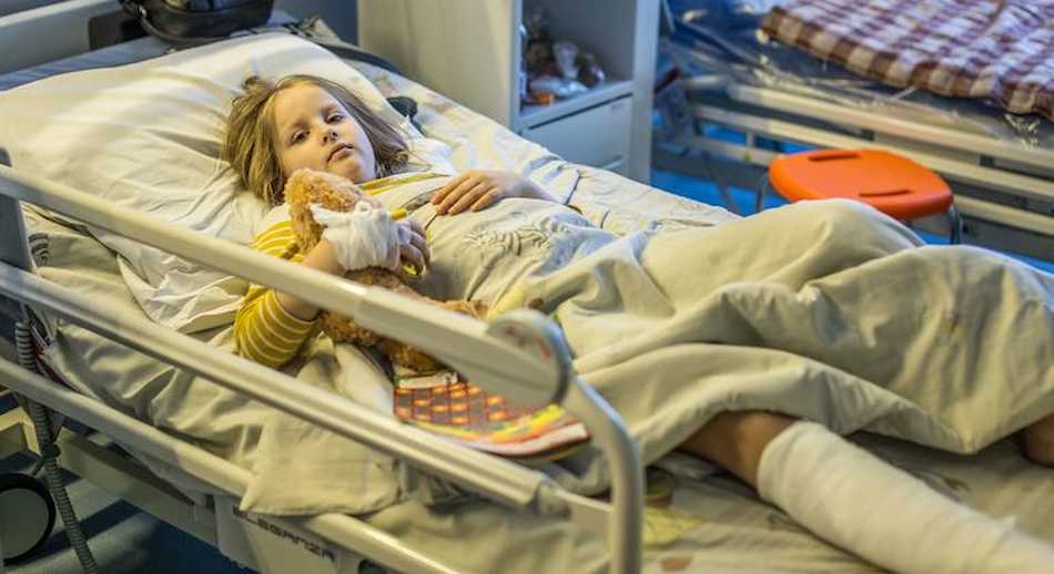 Una niña herida en un hospital ucraniano.