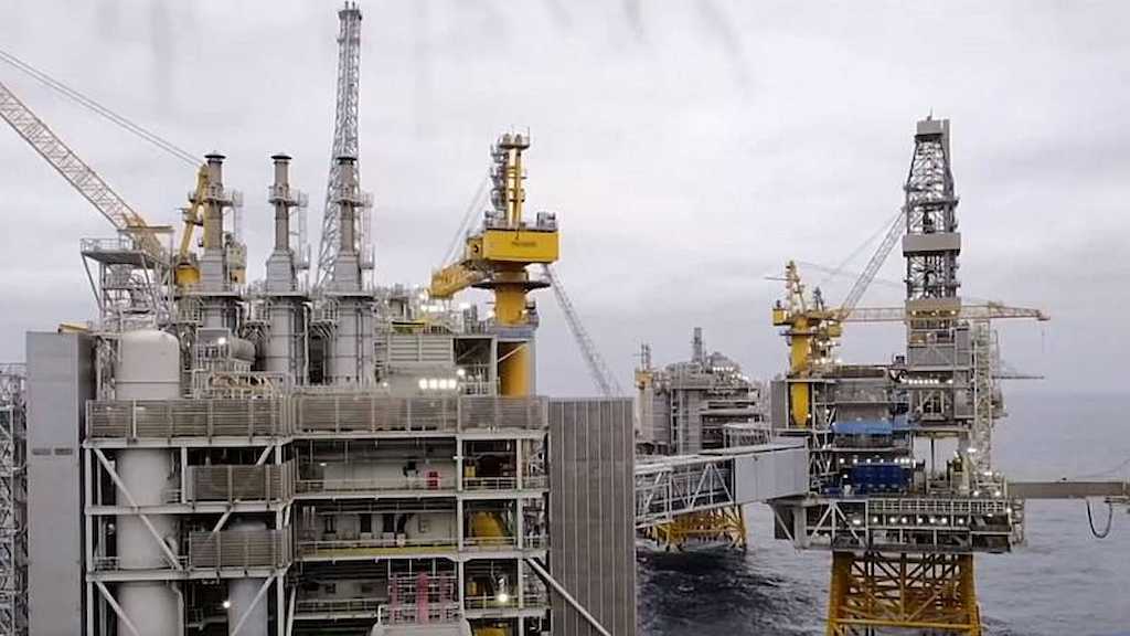 Imagen de una plataforma petrolífera.