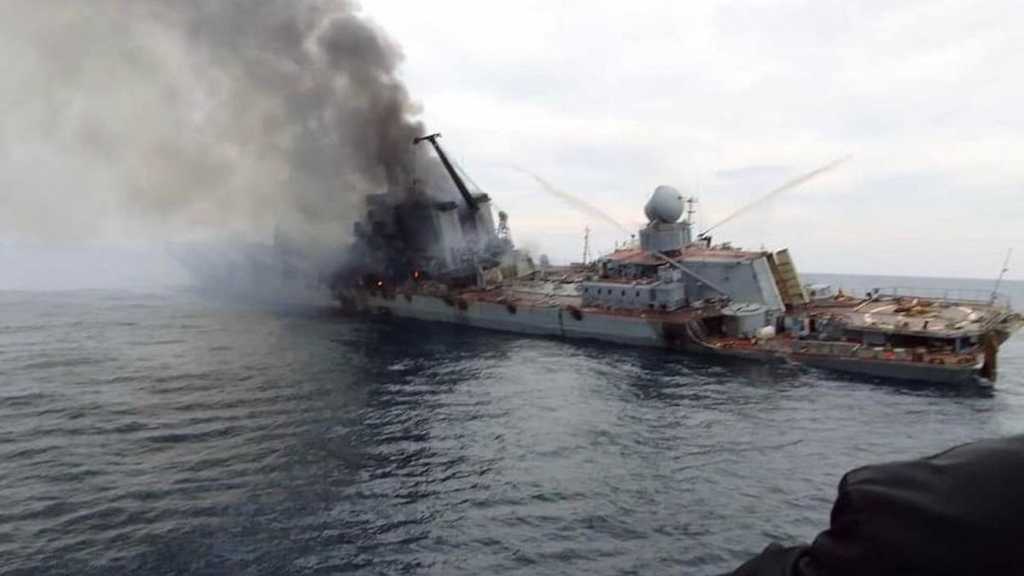 El buque insignia ruso en el momento de su hundimiento.
