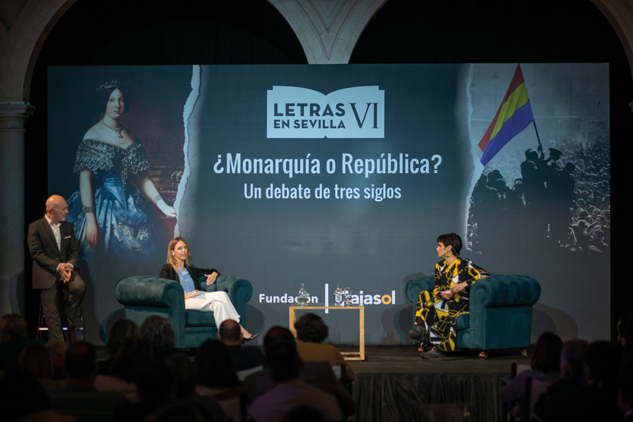 Las diputadas Teresa Rodríguez y Cayetana Álvarez de Toledo responden a las preguntas del público.