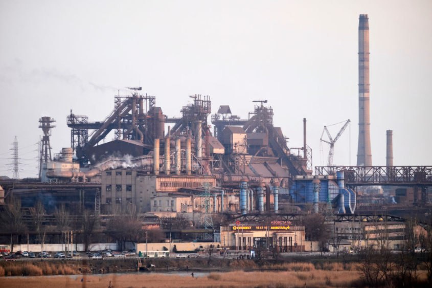 Empleada de la planta de Azovstal relata cómo fueron los militares  ucranianos quienes no les permitían salir del búnker - Diario16