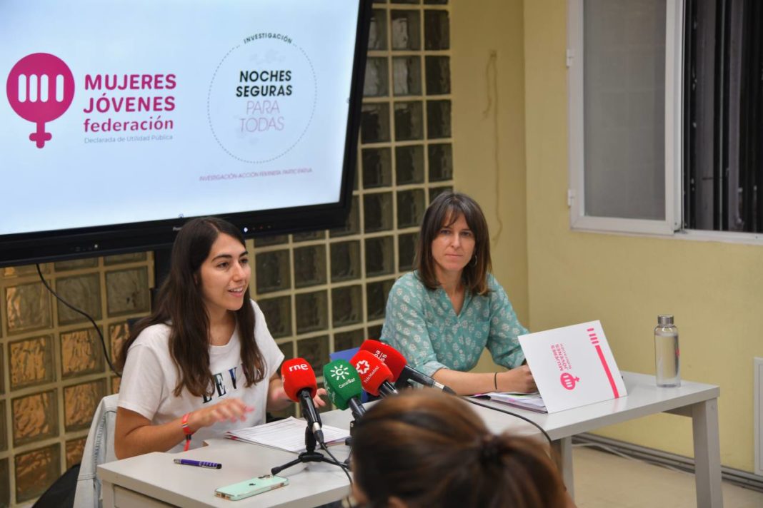 Rueda de Prensa de la Federación de Mujeres Jóvenes, fotos Agustín Millán