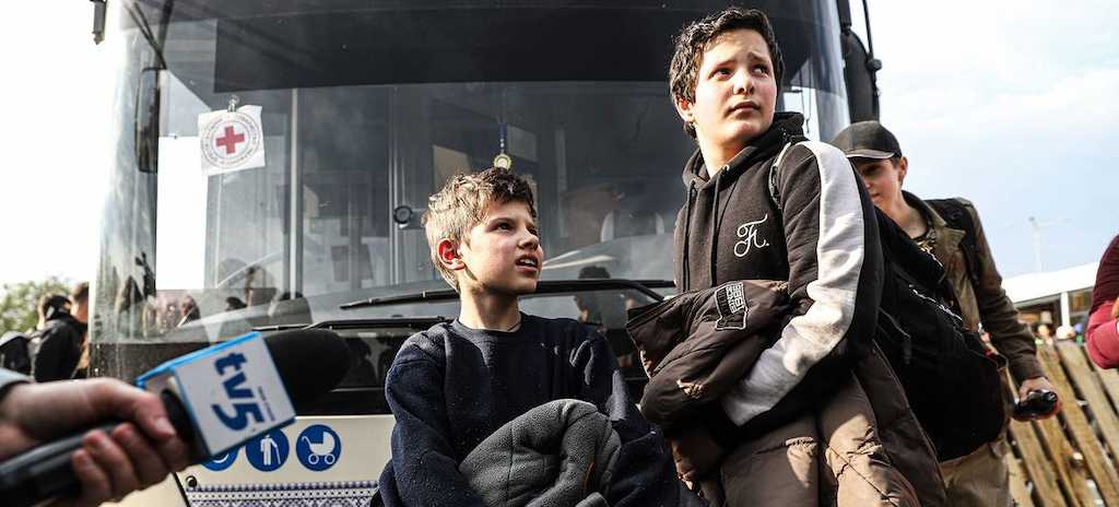 Niños atrapados en la ciudad de Mariúpol.