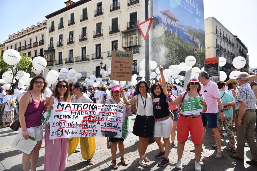 Miles de enfermeras inundan Madrid por el futuro de la Sanidad y sus profesionales, foto Agustín Millán