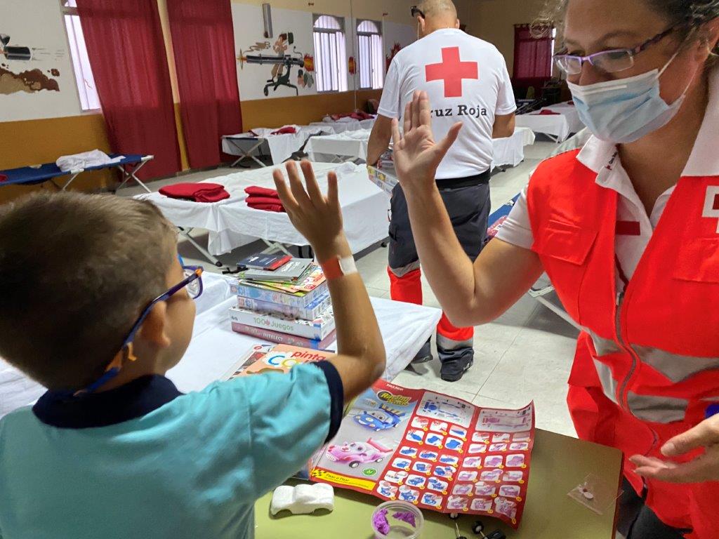 Paradores dona a Cruz Roja española más de 31.000€ en apoyo de un proyecto educativo para los niños y jóvenes afectados por el volcán de La Palma