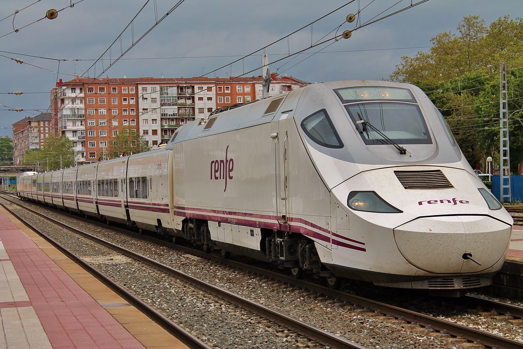 Renfe pone hoy a la venta los servicios de alta velocidad que enlazan el norte con el este peninsular a través del nuevo túnel de Adif AV en Madrid