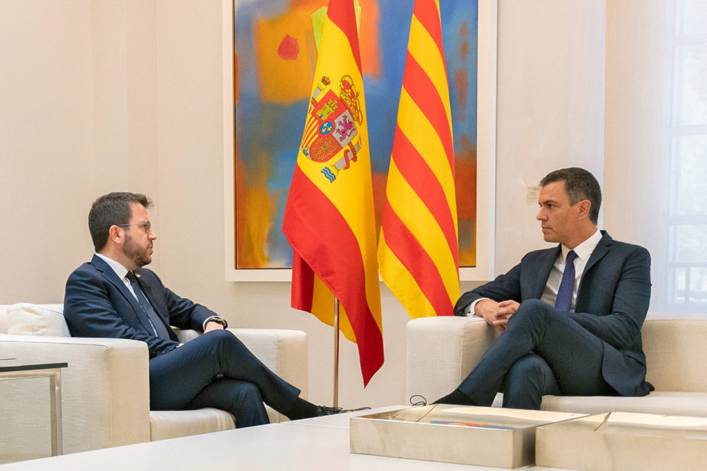 El presidente del Gobierno Pedro Sánchez, durante su reunión con el presidente de la Generalitat de Cataluña, Pere Aragonès.