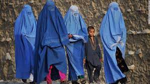 Los talibanes vetan el acceso a la universidad a las mujeres