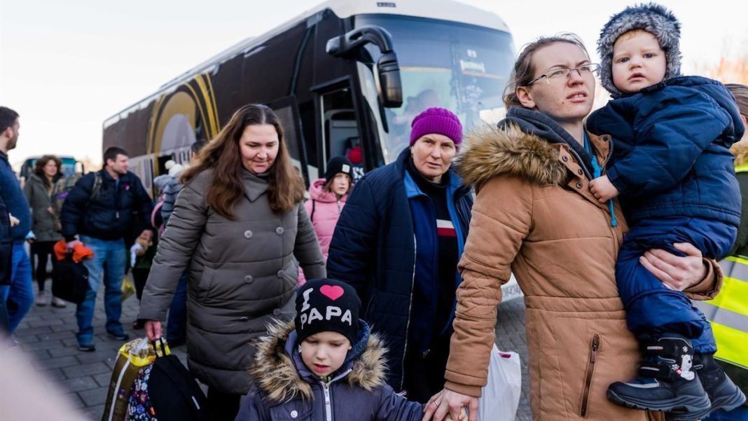 Llegada de refugiados ucranianos a Waddinxveen, Países Bajos.