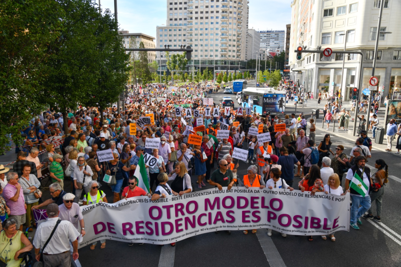 Los familiares de personas mayores llenan Madrid para exigir un nuevo  modelo de residencias - Diario16