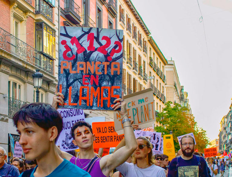 Miles de jóvenes salen a la calle para exigir justicia climática y energética: “Derechos, no privilegios”