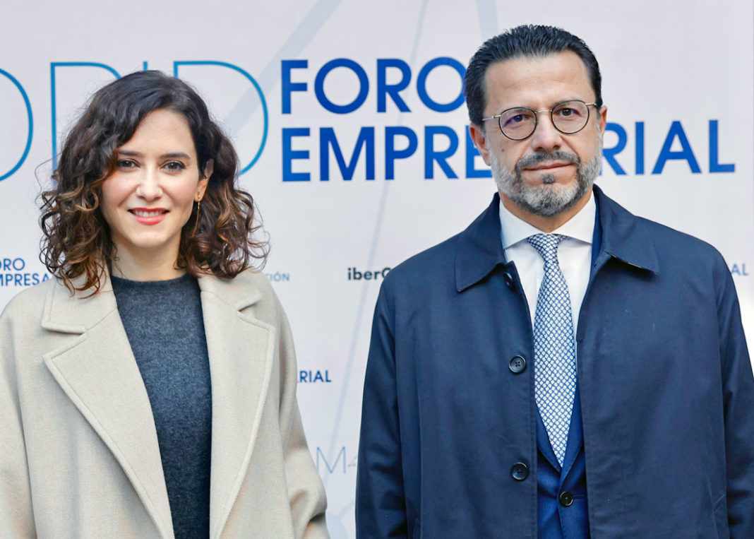 La presidenta de la Comunidad de Madrid, Isabel Díaz Ayuso y el consejero de Hacienda,. Fernández Lasquetty