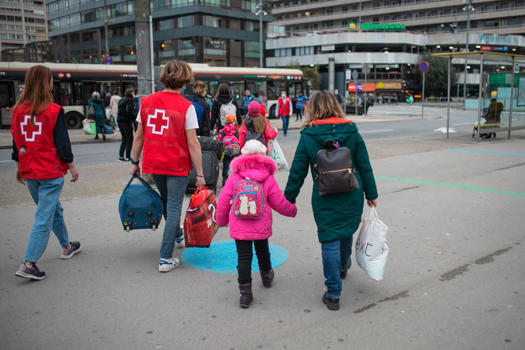 Refugiados de Ucrania en España atendidos por Cruz Roja