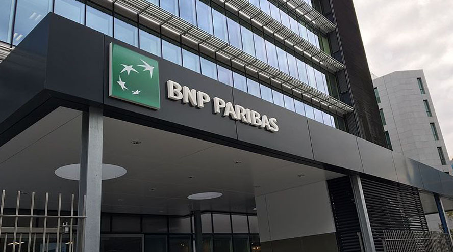 Entrada del edificio BNP Paribas